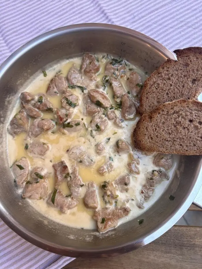 solomillo de cerdo en salsa, olomillo de cerdo receta fácil, solomillo de cerdo con nata, solomillo al ajo y parmesano
